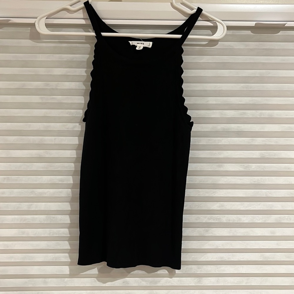 Scalloped Arm Tank Top